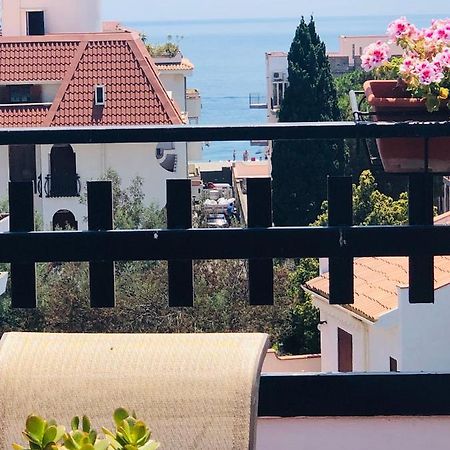 Sea View 2 Bedroom Vacation Apartment Giardini Naxos Exteriör bild