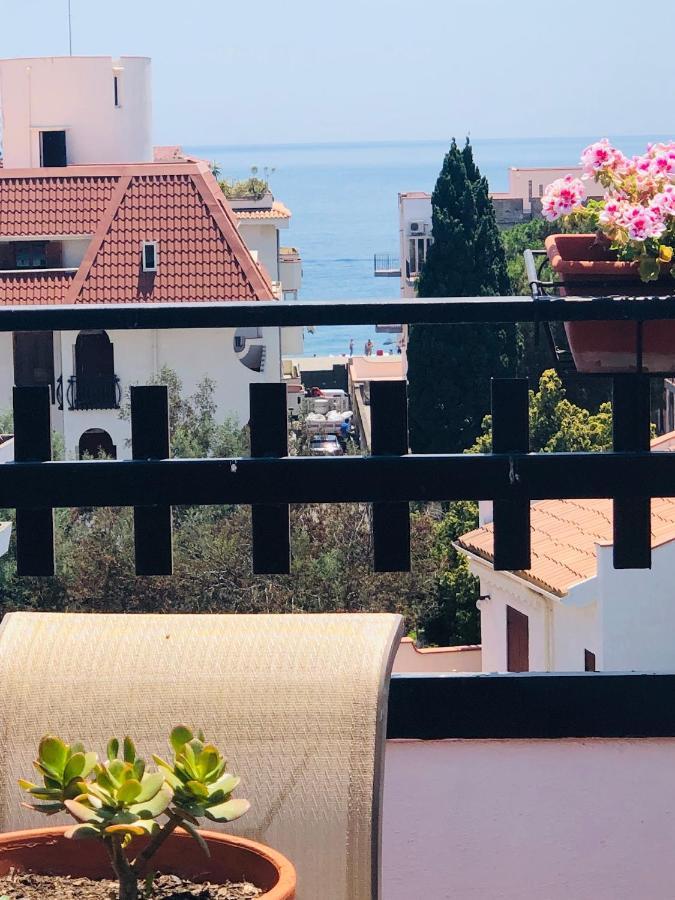 Sea View 2 Bedroom Vacation Apartment Giardini Naxos Exteriör bild