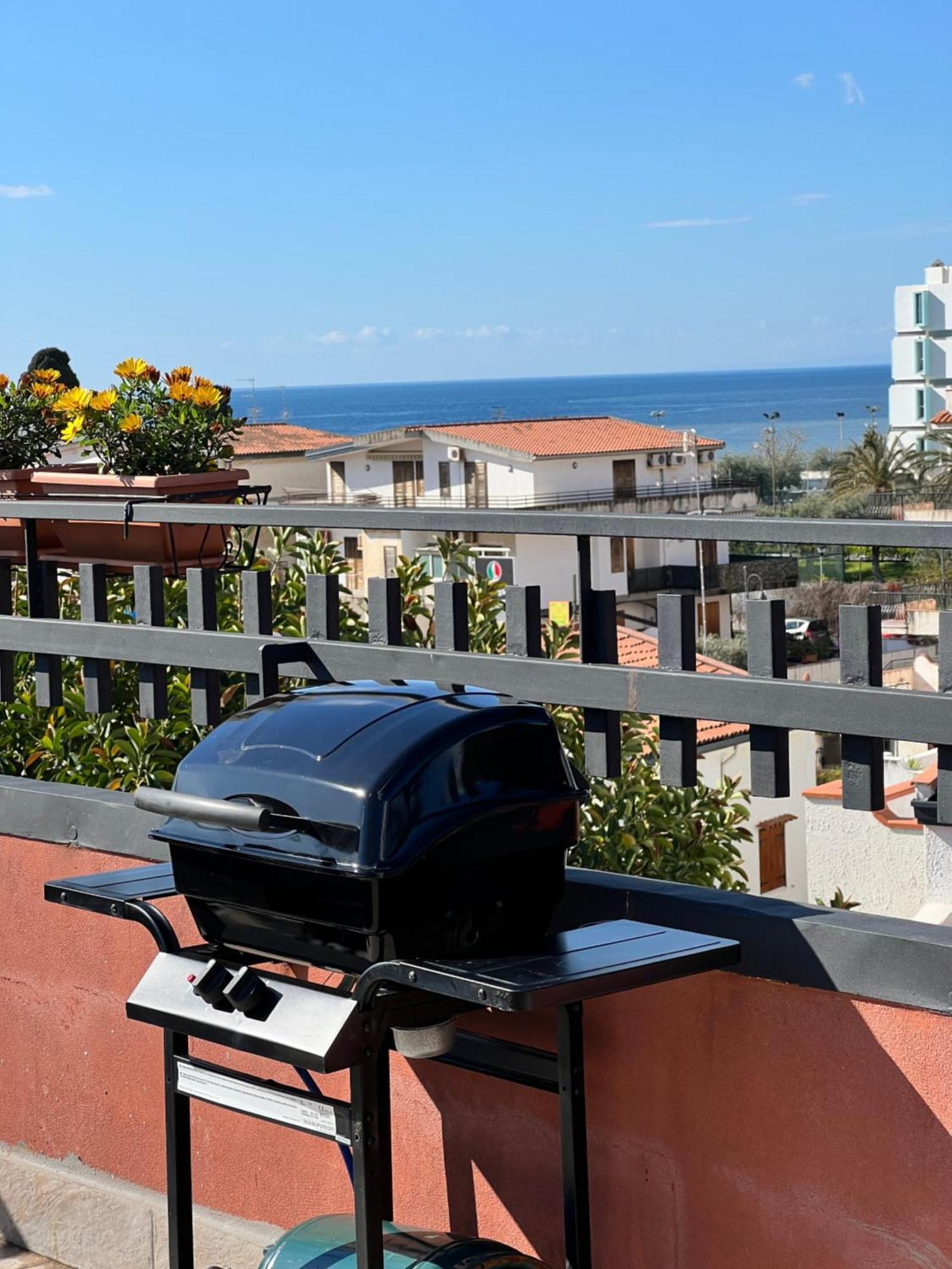 Sea View 2 Bedroom Vacation Apartment Giardini Naxos Exteriör bild
